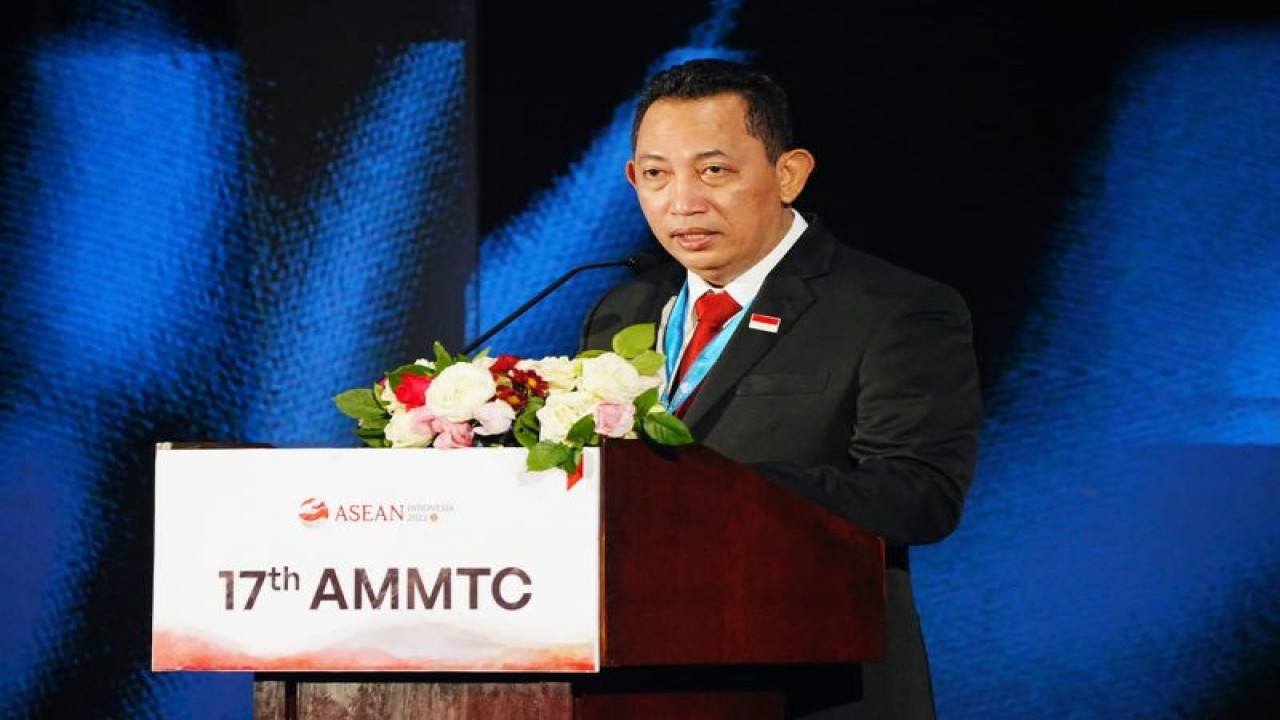 Kepala Kepolisian Indonesia, Jenderal Polisi Listyo Sigit Prabowo, memberikan sambutan dalam pembukaan AMMTC di Labuan Bajo, Manggarai Barat, NTT, Senin (21/8/2023). ANTARA/HO-Divisi Humas Polri