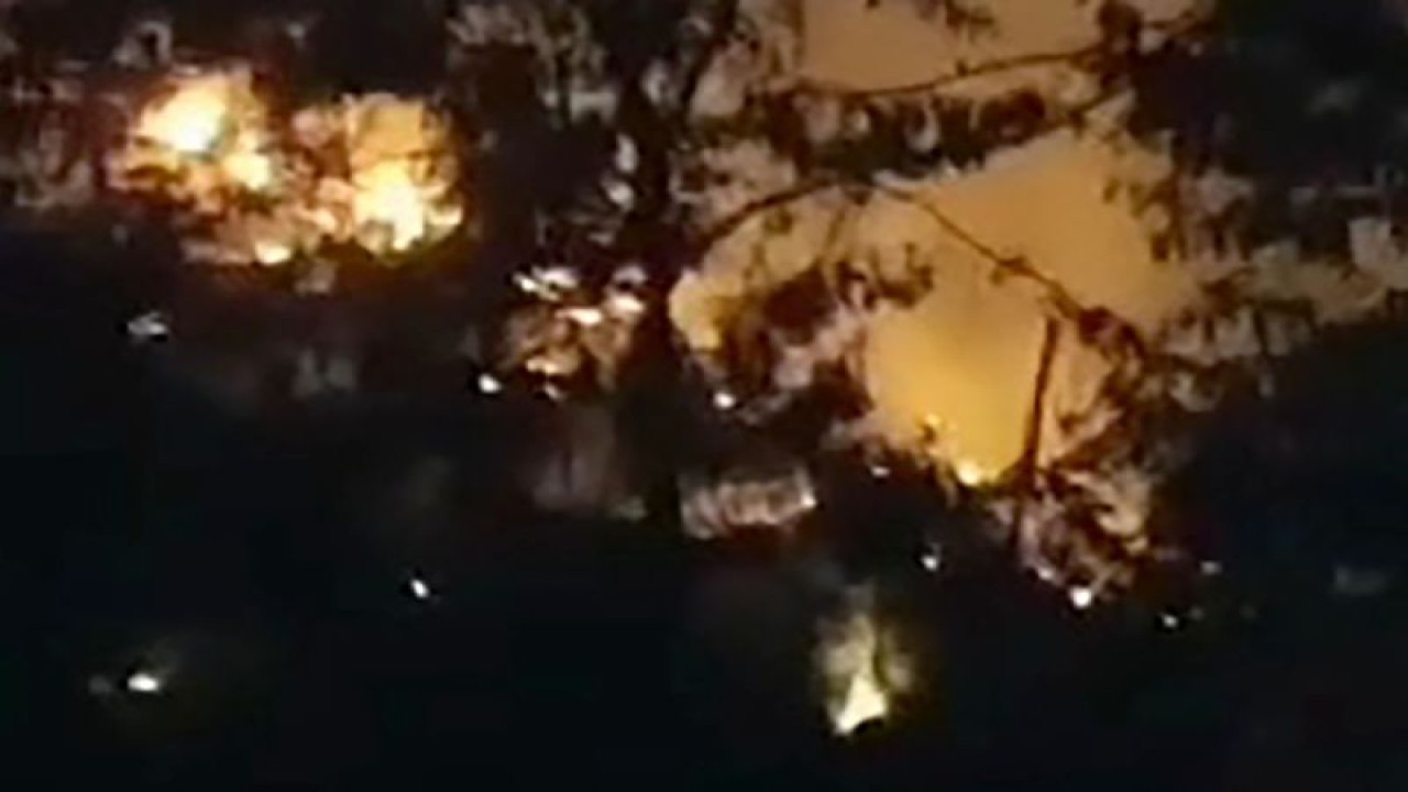 Lahan milik Perum Perhutani KPH Banyumas Barat di Kecamatan Karangpucung, Kabupaten Cilacap, Provinsi Jawa Tengah, terbakar pada Sabtu (5/8/2023) malam. (ANTARA/HO-Relawan Pemadam Kebakaran)