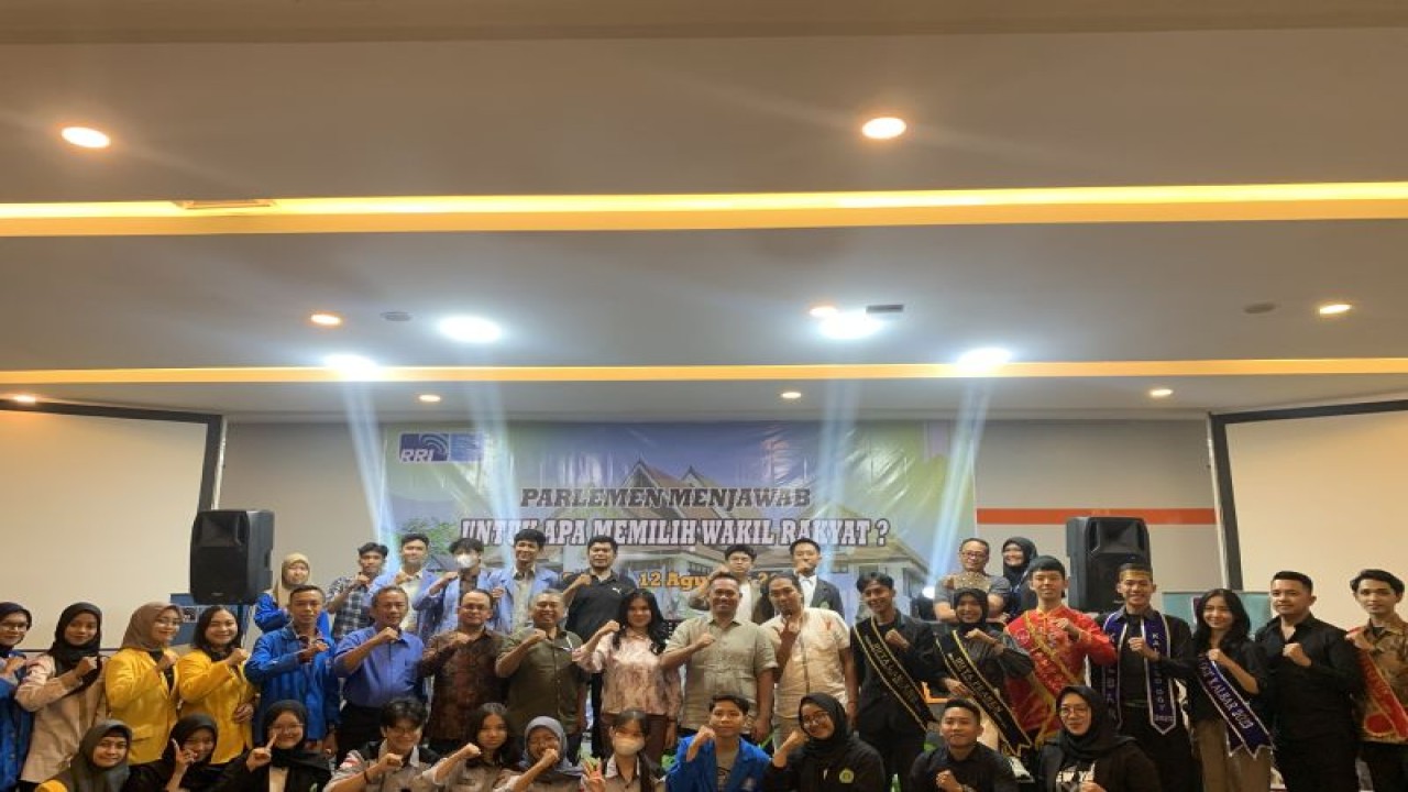 Kegiatan parlemen menjawab untuk pemilih pemula (ANTARA/Ananda)