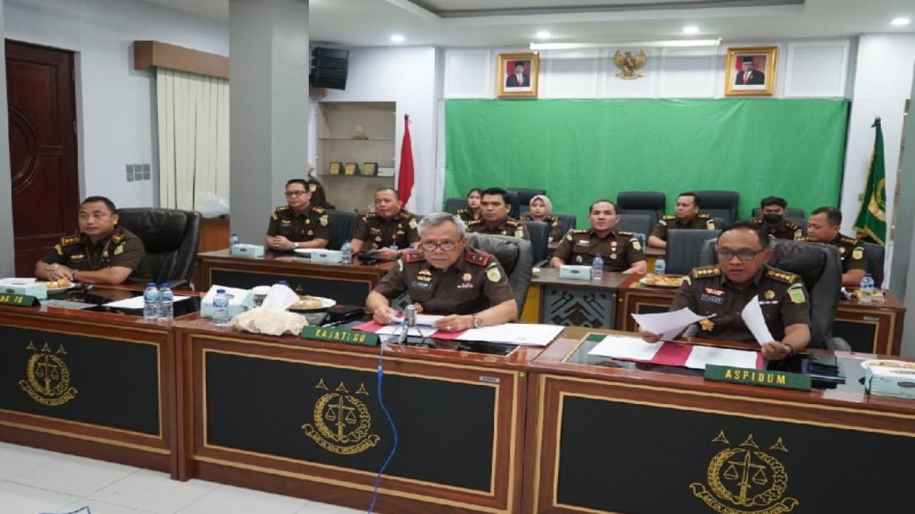Kejati Sumut dan jajaran melakukan ekspose perkara disampaikan kepada Jaksa Agung Muda Pidana Umum (JAM Pidum) Dr Fadil Zumhana yang diwakili  Direktur TP Oharda pada JAM Pidum Agnes Triani, Koordinator pada JAM Pidum dan pejabat lainnya melalui virtual. (ANTARA/HO - Kejati Sumut)