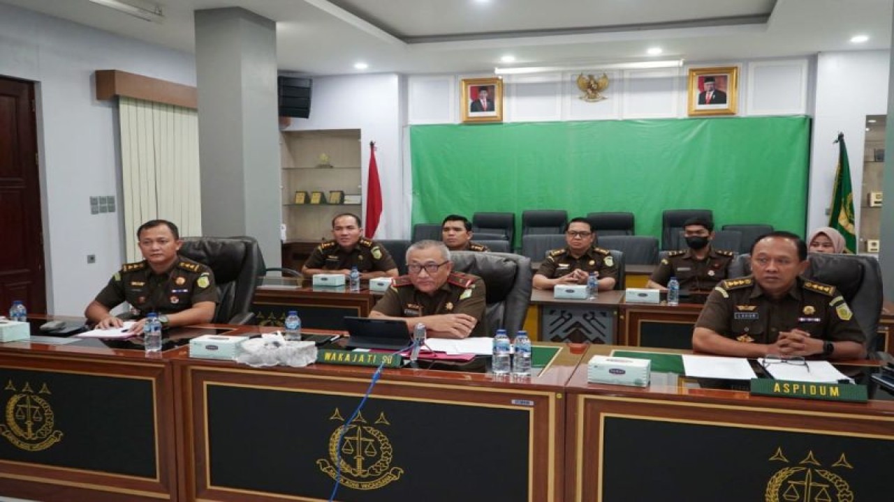 Kejati Sumut melakukan ekspose perkara kepada Jaksa Agung Muda Pidana Umum (JAM Pidum) Dr Fadil Zumhana diwakili Direktur TP Oharda pada JAM Pidum Agnes Triani, Koordinator pada JAM Pidum dan pejabat lainnya melalui virtual, Senin (7/8/2023). (ANTARA/HO - Kejati Sumut)