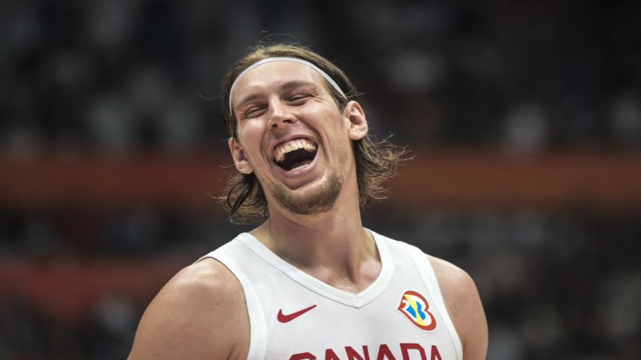 Pebasket Timnas Kanada Kelly Olynyk dalam laga babak fase grup FIBA World Cup 2023 di Indonesia Arena, Gelora Bung Karno, Jakarta, Jumat (25/8/2023).Timnas Kanada mengalahkan Prancis dengan skor 95 - 65. ANTARA FOTO/Galih Pradipta/foc. (ANTARA FOTO/GALIH PRADIPTA)