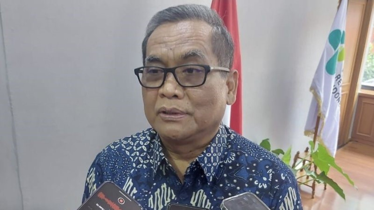Staf Ahli Bidang Hukum Kesehatan Kementerian Kesehatan RI Sundoyo saat menyampaikan keterangan kepada wartawan di Gedung Kemenkes RI, Jakarta, Rabu (24/5/2023). (ANTARA/Andi Firdaus)