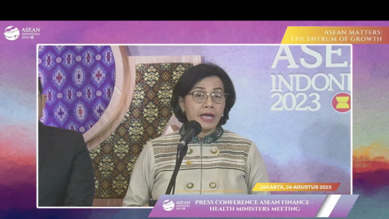 Menteri Keuangan RI Sri Mulyani Indrawati saat konferensi pers ASEAN Finance and Health Ministrial Meeting di Jakarta, Kamis (24/8/2023). ANTARA/Imamatul Silfia