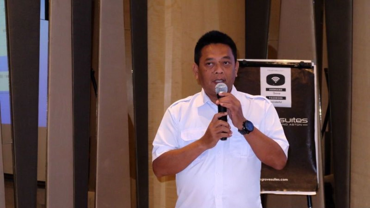 Asisten Deputi Koordinasi dan Fasilitasi Strategi Pengembangan Praktik Terbaik Pelayanan Publik Kemenpan RB Ajib Rakhmawanto saat membuka FGD terkait inovasi pelayanan publik di Jakarta, Selasa (8/8/2023). (ANTARA/HO-Humas Kementerian PANRB)