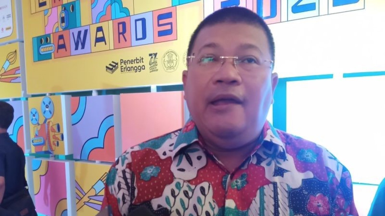 Staf Ahli Menteri Bidang Inovasi dan Kreativitas Kementerian Pariwisata dan Ekonomi Kreatif (Kemenparekraf) Restog Krisna Kusuma saat acara Pembukaan Erlangga Art Awards 2023 di Museum Nasional, Jakarta Pusat pada Kamis. (ANTARA/Farhan Arda Nugraha)