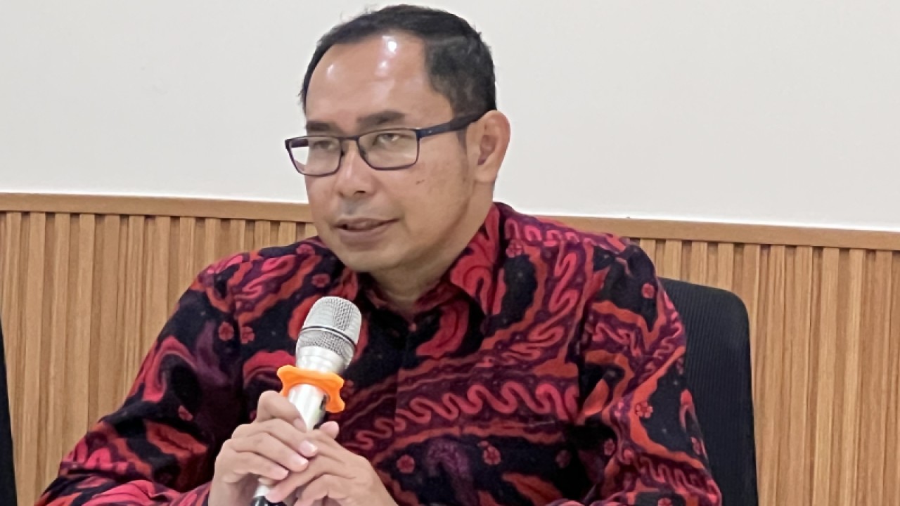 Arsip - Direktur Pelindungan Warga Negara Indonesia (WNI) Kementerian Luar Negeri Judha Nugraha dalam konferensi pers bertajuk, “Mencermati Situasi 'Overload' PMI di Detensi Malaysia dari Perspektif HAM”, di Kantor Komnas HAM, Jakarta Pusat, Kamis (13/7/2023). ANTARA/Putu Indah Savitri