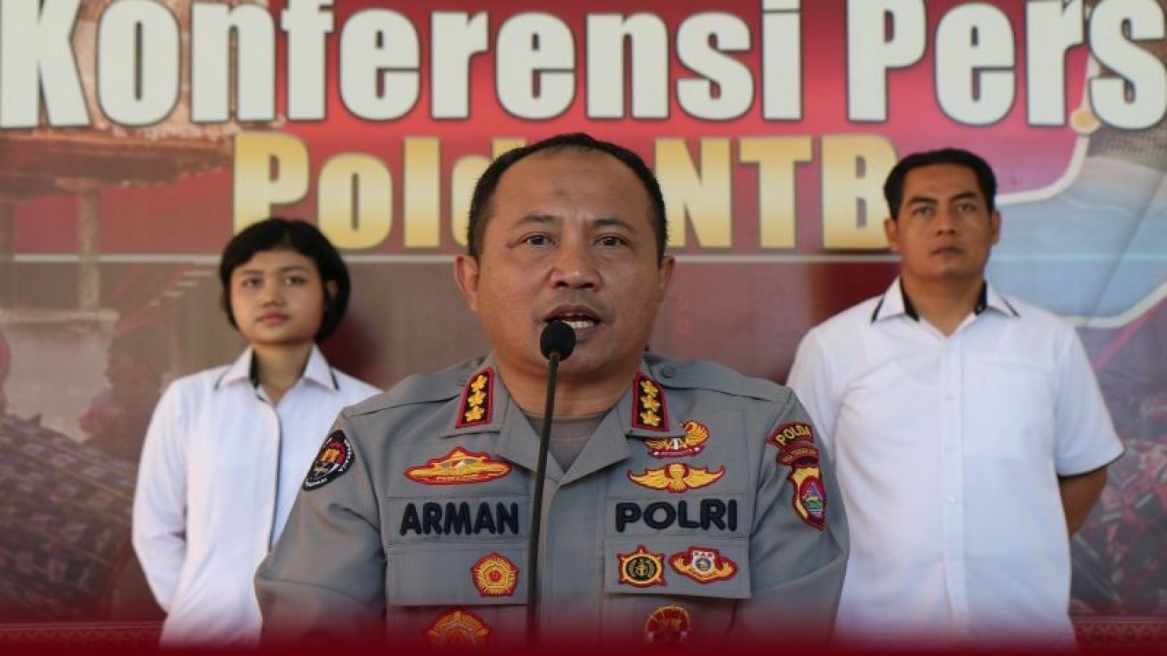 Kepala Bidhumas Polda NTB Kombes Pol. Arman Asmara Syarifuddin. (ANTARA/Dhimas B.P.)