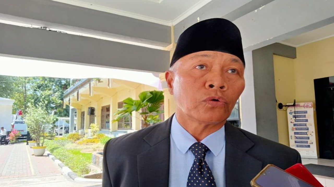 Kepala Dinas Lingkungan Hidup Kota Mataram HM Kemal Islam. (ANTARA/Nirkomala)
