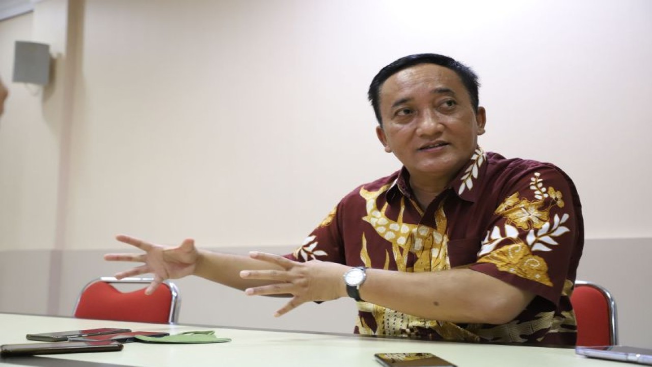 Kepala Dinas Lingkungan Hidup Kota Surabaya Agus Hebi Djuniantoro. (ANTARA/HO-Diskominfo Surabaya)