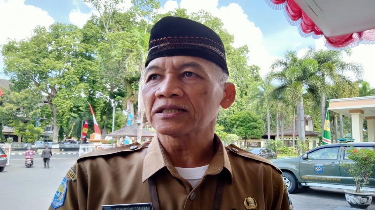 Kepala Dinas Pemuda dan Olahraga (Dispora) Kota Mataram H Suhartono Toemiran. (ANTARA/Nirkomala)