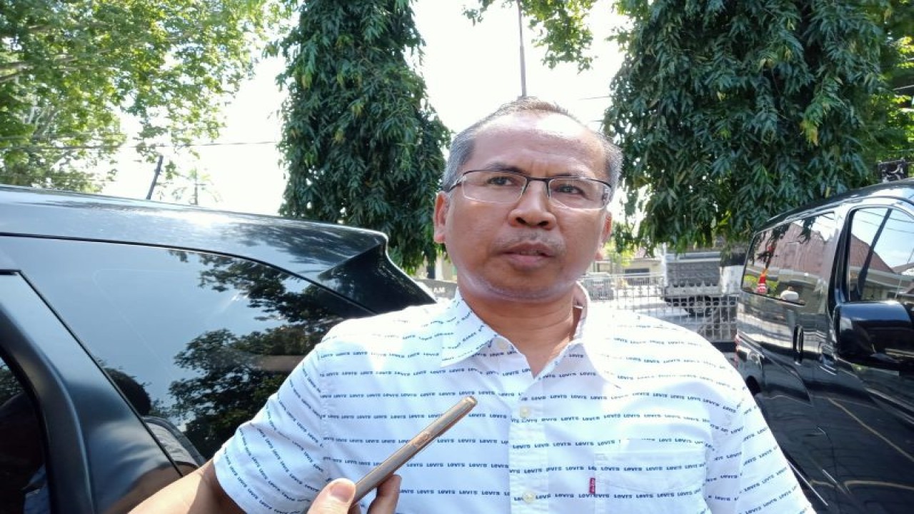 Kepala Dinas Tenaga Kerja (Disnaker) Kota Mataram H Rudi Suryawan.  (ANTARA/Nirkomala)