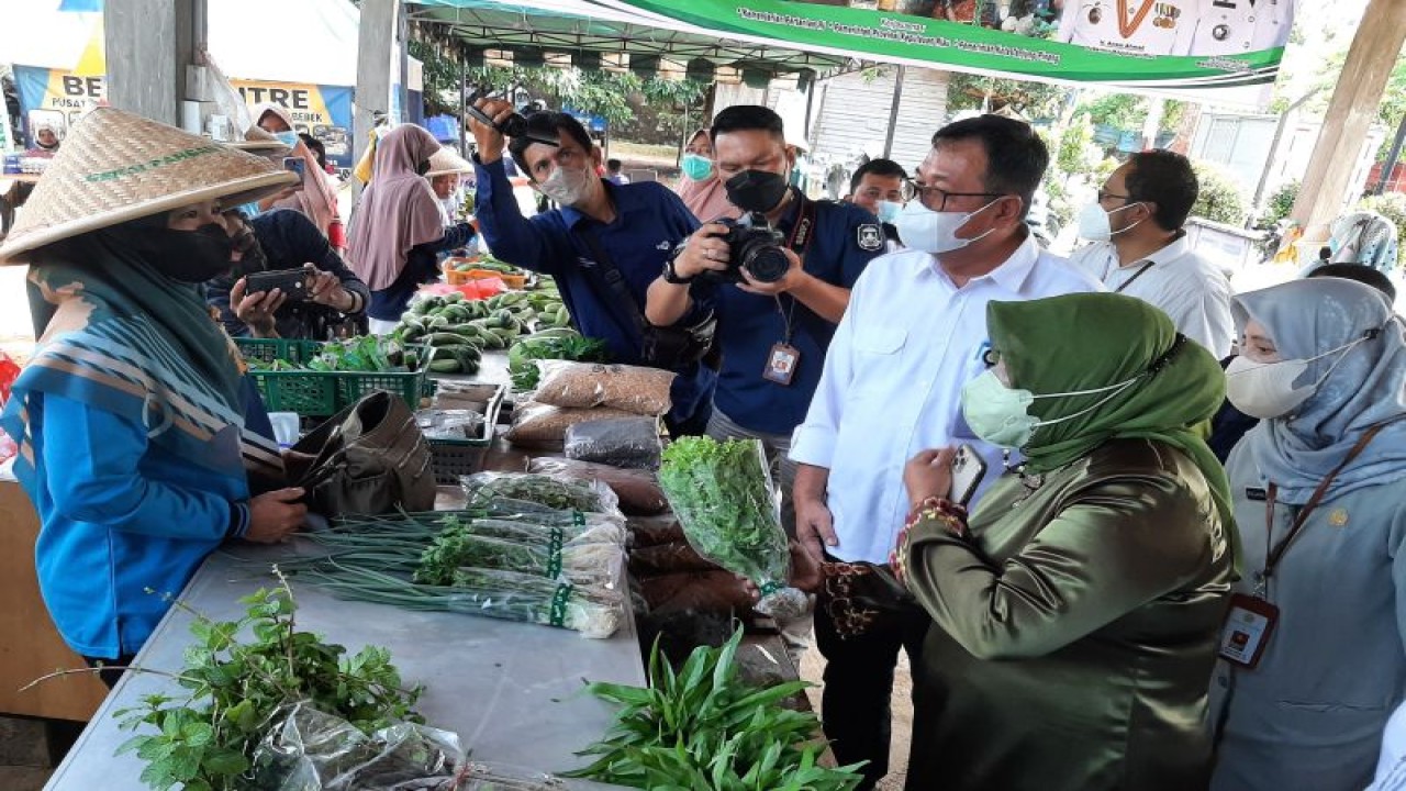 Arsip - Aktivitas pasar murah di Jalan Hang Lekir, Kota Tanjungpinang, Kepri. (Ogen)