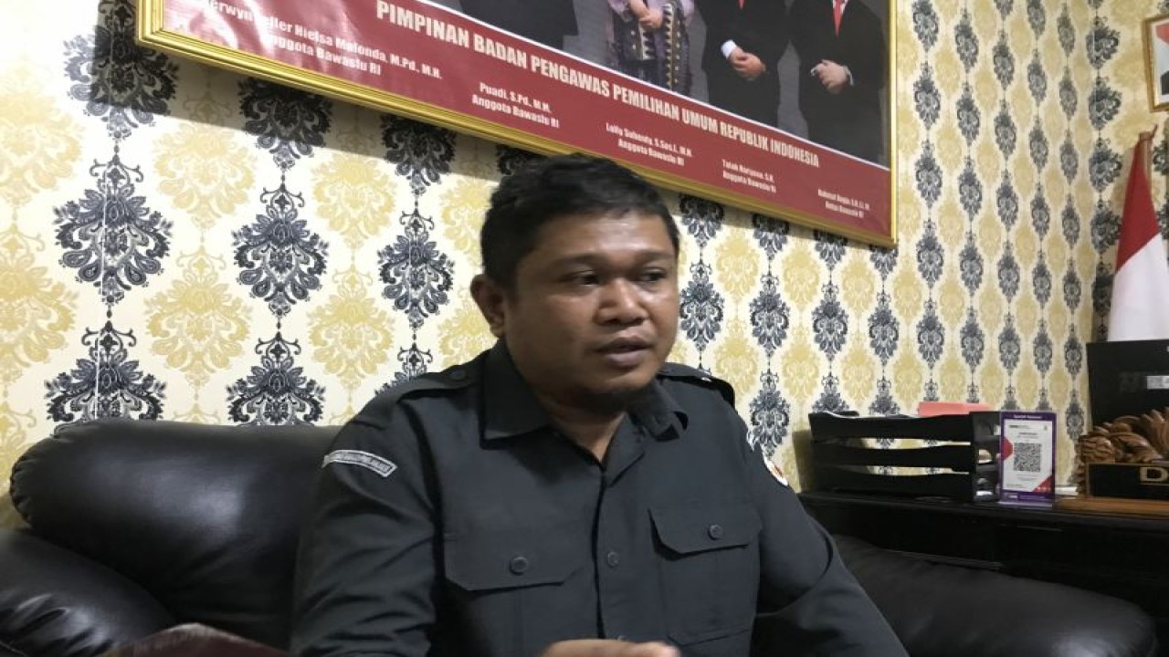 Ketua Bawaslu Provinsi Maluku Subair. ANTARA/Winda Herman.