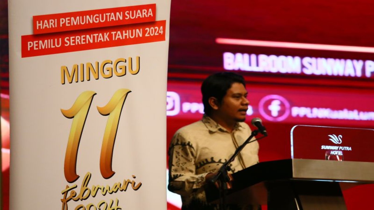 Spanduk sosialisasi hari pemungutan suara terlihat di lokasi Sosialisasi Pemilu Serentak 2024 di Kuala Lumpur, Sabtu (5/8/2023). (ANTARA/Virna P Setyorini)