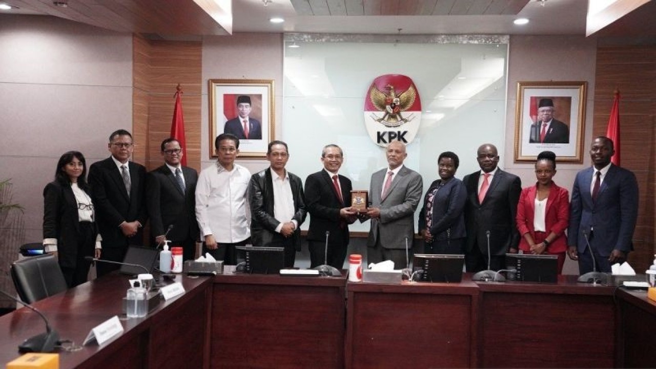 Komisi Pemberantasan Korupsi (KPK) dan Komisi Antikorupsi Kenya (The Ethics and Anti-Corruption Commission/EACC Republic of Kenya) mengadakan pertemuan di Gedung Merah Putih KPK. ANTARA/HO-KPK