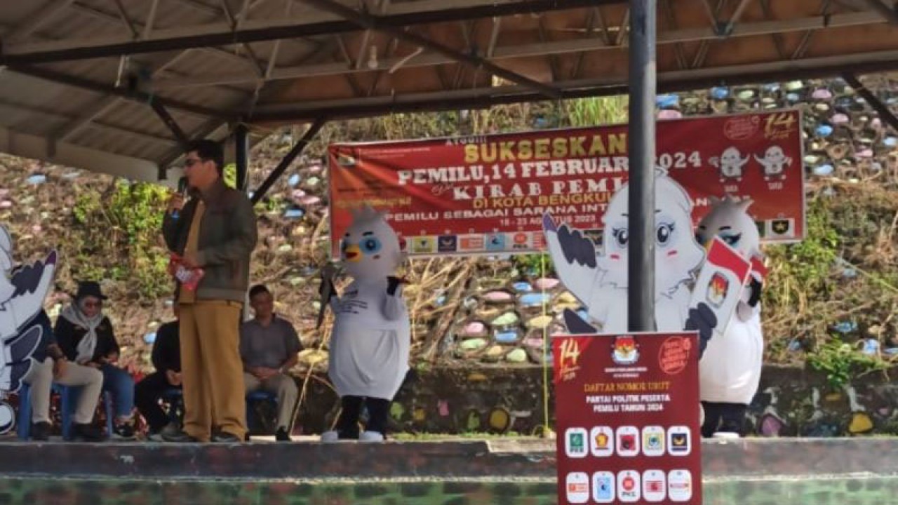 Dokumentasi KPU Bengkulu saat melaksanakan kirab Pemilu 2024. ANTARA/Anggi Mayasari