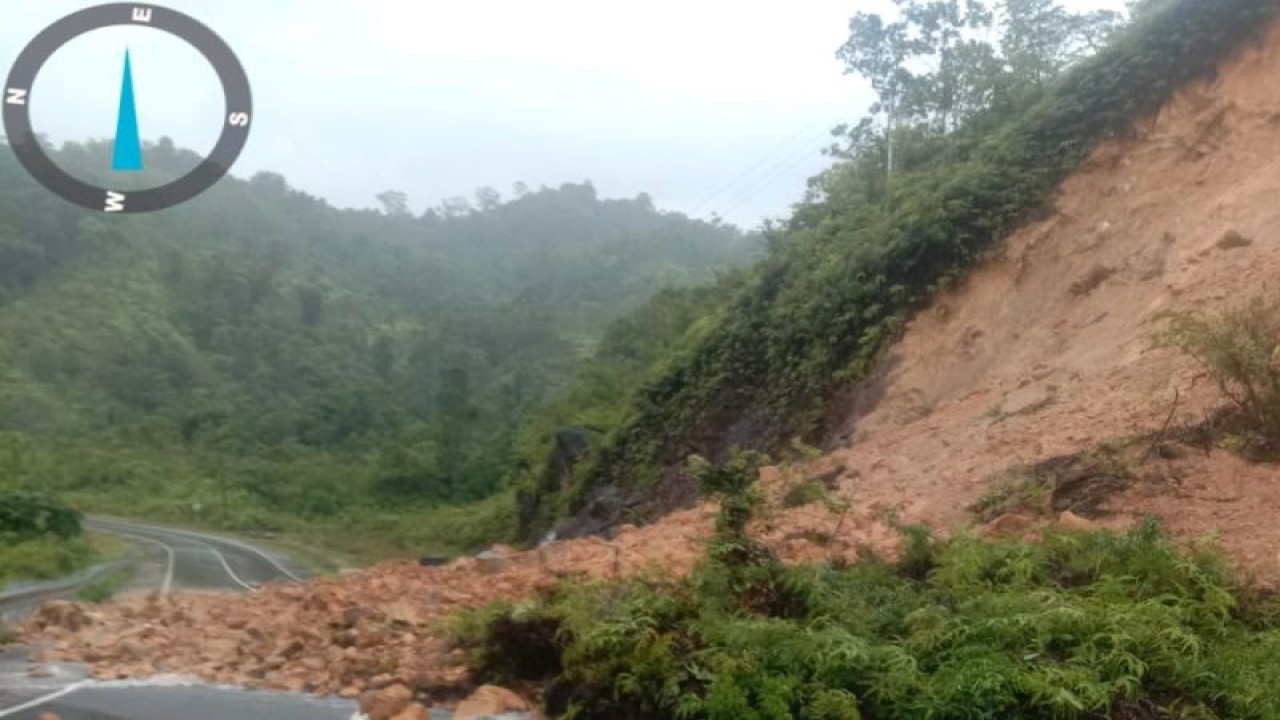 Lokasi banjir dan tanah longsor di kawasan Tarusan, Painan. (ANTARA/HO-Dsikominfo)