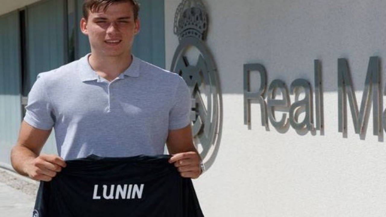 Real Madrid merekrut kiper berusia 19 tahun berkebangsaan Ukraina, Andriy Lunin, dari klub Zorya Luhansk pada Sabtu ini. (Real Madrid)