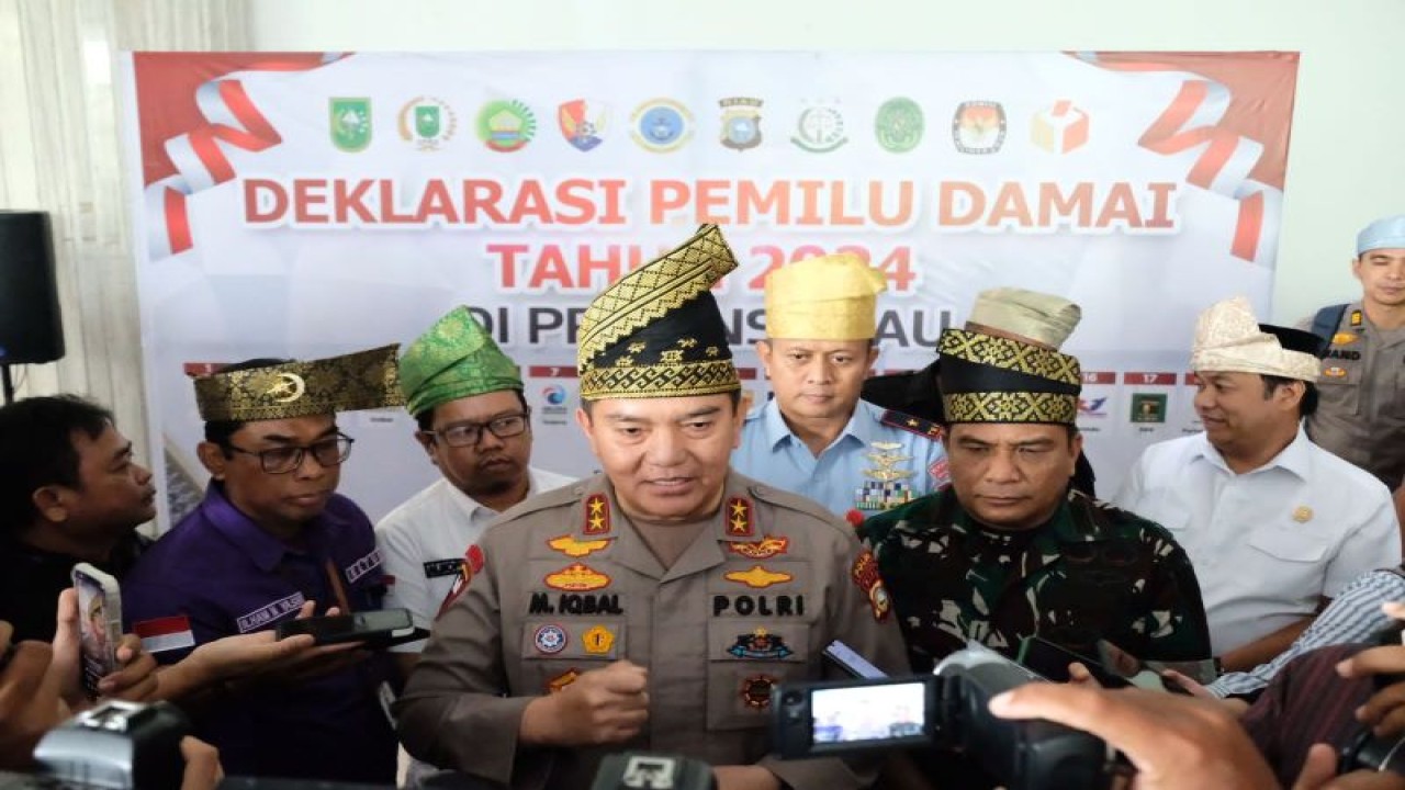 Kapolda Riau Irjen Polisi Muhammad Iqbal usai deklarasi Pemilu Damai 2024 bersama 18 parpol, Senin (28/8/2023). (ANTARA/Bayu Agustari)