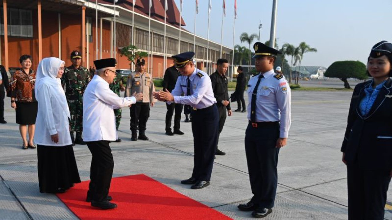 Wakil Presiden Ma'ruf Amin akan bertolak ke Tarakan dan Pulau Sebatik dari Pangkalan TNI AU Halim Perdanakusuma Jakarta, Kamis (3/8/2023). ANTARA/HO-BPMI Setwapres