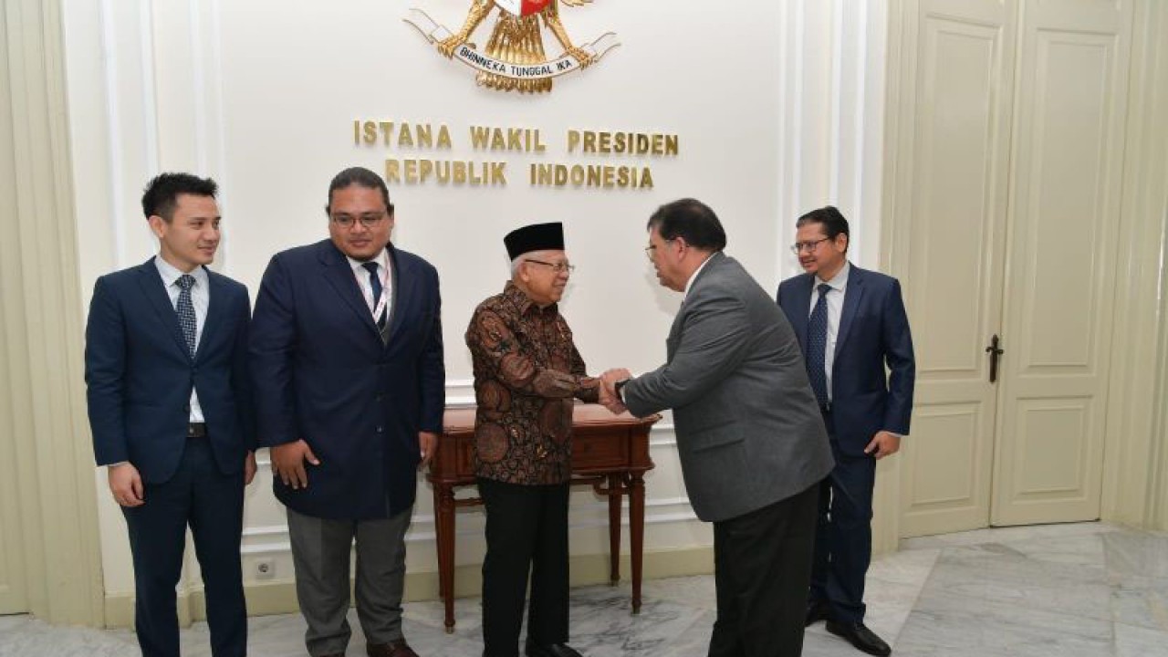 Wapres Ma’ruf Amin menerima kunjungan Ketua Dewan Rakyat Malaysia Tan Sri Dato’Johari Abdul, di Jakarta, Selasa (8/8/2023). ANTARA/HO-BPMI Setwapres