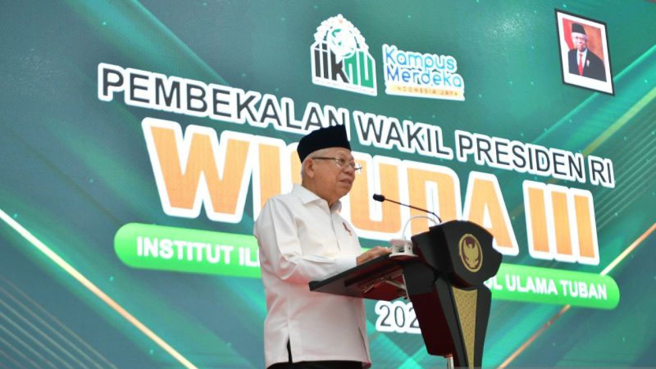Wakil Presiden Ma’ruf Amin saat memberikan Pembekalan Wisuda III dan Peresmian Gedung Kampus C Institut Ilmu Kesehatan Nahdlatul Ulama (IIKNU) Tuban, Jatim, Kamis (10/8/2023). FOTO ANTARA/HO-BPMI Setwapres