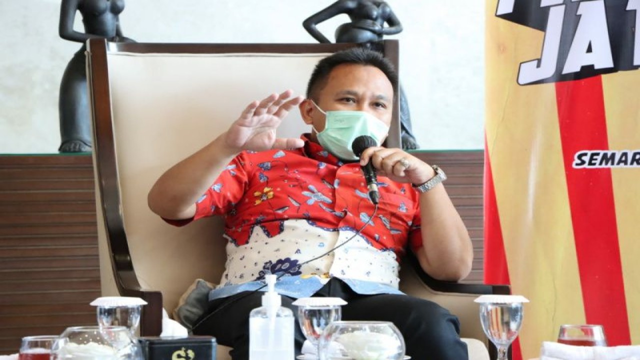 Arsip foto - Wakil Ketua Komisi A DPRD Jateng Fuad Hidayat dalam Dialog bersama Parlemen Jateng pada acara Prime Topik dengan tema Tata Kelola Aset Pemprov Jateng di Semarang, Jumat. (ANTARA/HO)
