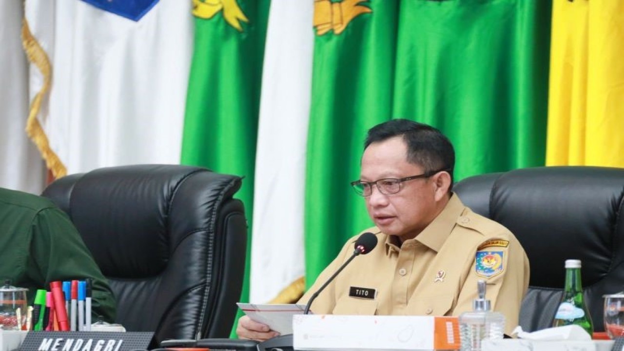 Menteri Dalam Negeri Tito Karnavian dalam Rapat Koordinasi Pengendalian Inflasi Daerah di Gedung Sasana Bhakti Praja (SBP) Kantor Pusat Kemendagri, Jakarta, Senin (28/8/2023). (ANTARA/HO-Puspen Kementerian Dalam Negeri)