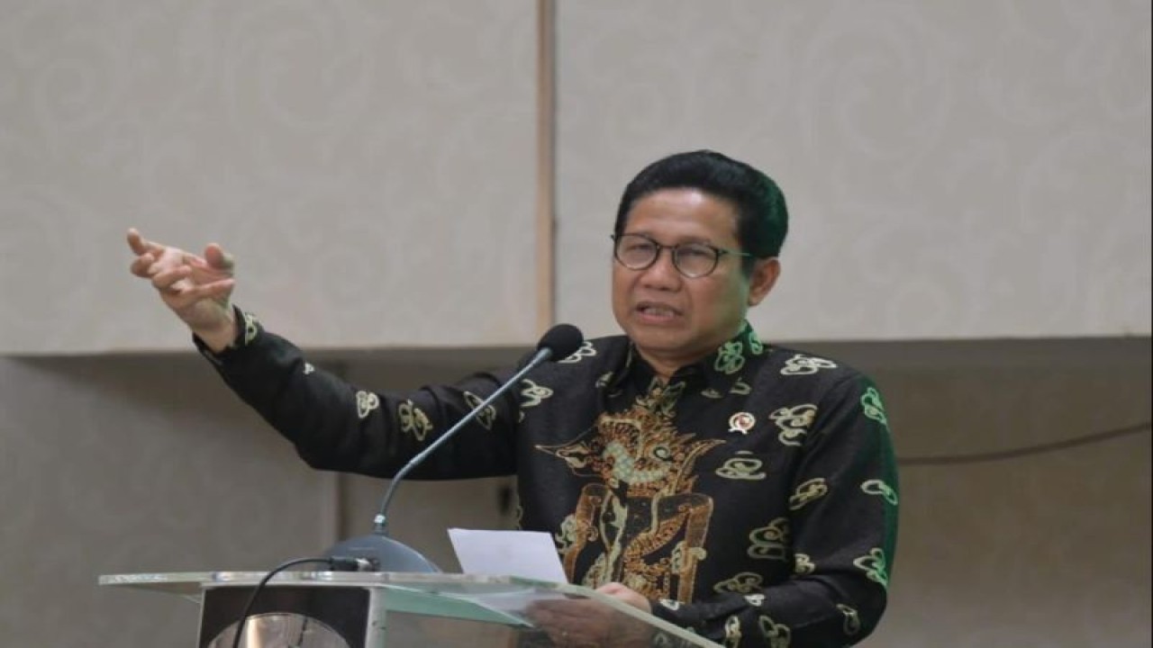 Mendes PDTT Abdul Halim Iskandar memberikan sambutan dalam Training of Trainer (ToT) Peningkatan Kapasitas Tenaga Pendamping Profesional (P3PD) Metode Tatap Muka Regional I dan II di Jakarta, Rabu (9/8/2023). (ANTARA/HO-Kemendes PDTT)