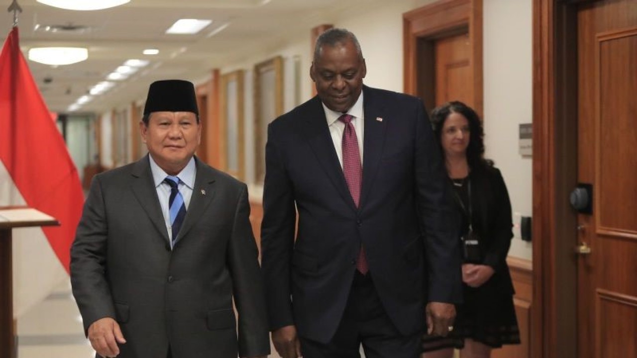 Menhan RI Prabowo Subianto (kiri) dan Menhan AS Lloyd James Austin III di Gedung Pentagon, Amerika Serikat, Kamis (24/8/2023). (ANTARA/HO-Kementerian Pertahanan RI)