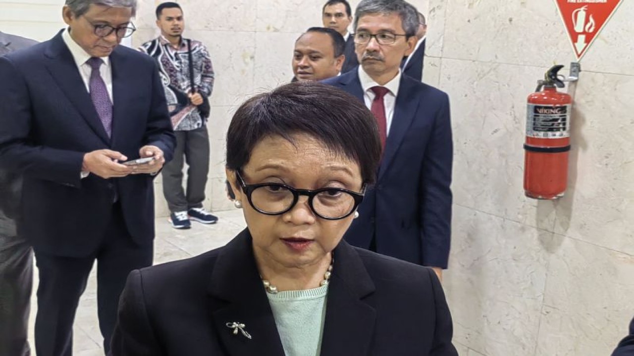 Menteri Luar Negeri RI Retno Marsudi usai rapat kerja bersama Komisi I DPR RI di Kompleks Parlemen, Senayan, Jakarta, Kamis (31/8/2023). (ANTARA/Melalusa Susthira K.)