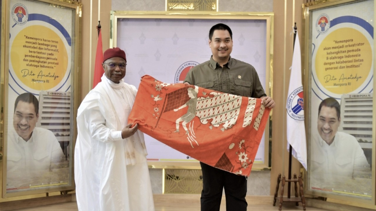 Menpora Dito Ariotedjo bersama Secretary General of the OIC H.E. Hissein Brahim Taha