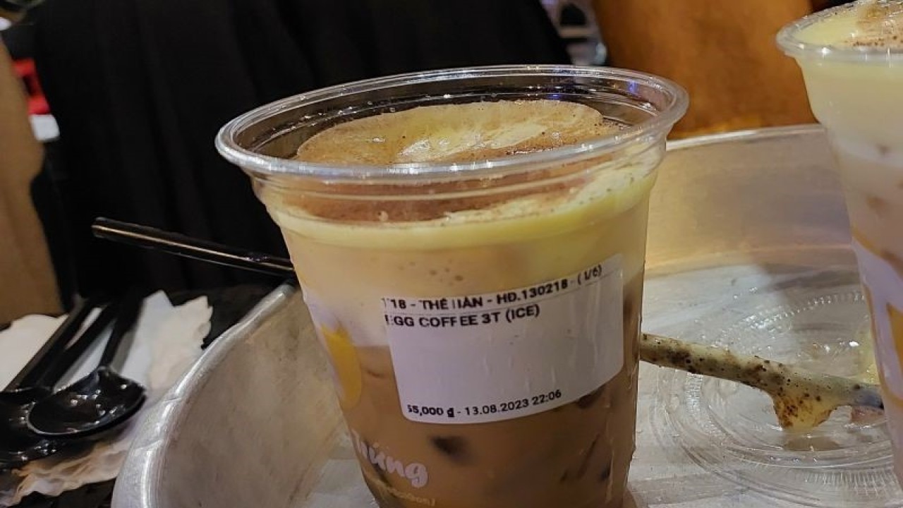 Minuman egg coffee dari kafe Ce Phe Trung, Ho Chi Minh, Vietnam. (ANTARA/Fitra Ashari)