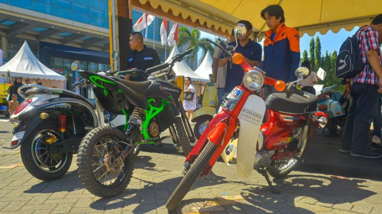 Program konversi motor listrik adalah program yang digagas Kementerian ESDM sebagai langkah untuk mempercepat peningkatan penggunaan kendaraan listrik di Indonesia. (Istimewa/Kementerian ESDM)
