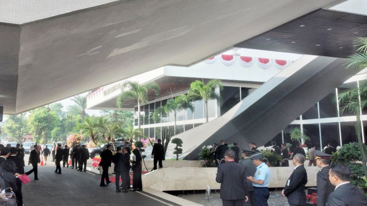 Suasana pintu masuk Gedung Nusantara, tempat pelaksanaan Sidang Tahunan MPR di Kompleks Parlemen, Senayan, Jakarta, Rabu (16/8/2023). (ANTARA/Fauzi Lamboka)