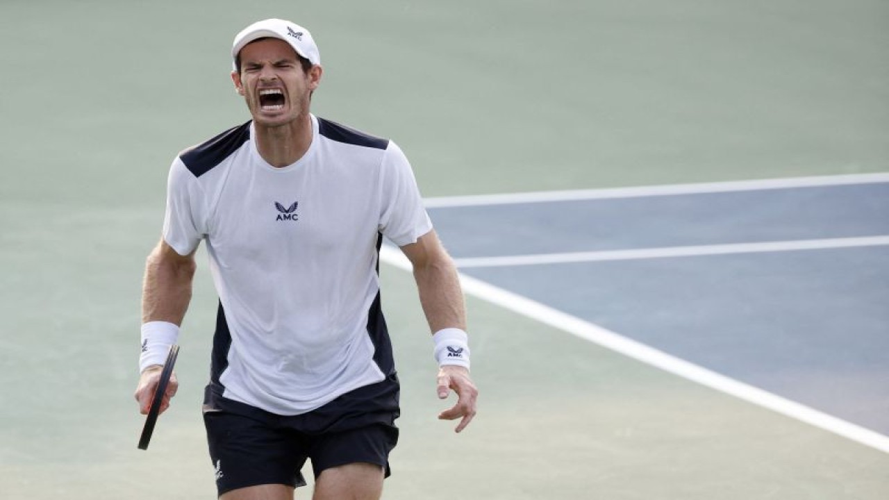 Petenis Inggris Andy Murray bereaksi dalam pertandingan Mubadala Citi DC Open melawan petenis AS Brandon Nakashima di Washington D.C., AS, Rabu (2/8/2023). (ANTARA/REUTERS/USA Today Sports/Geoff Burke)