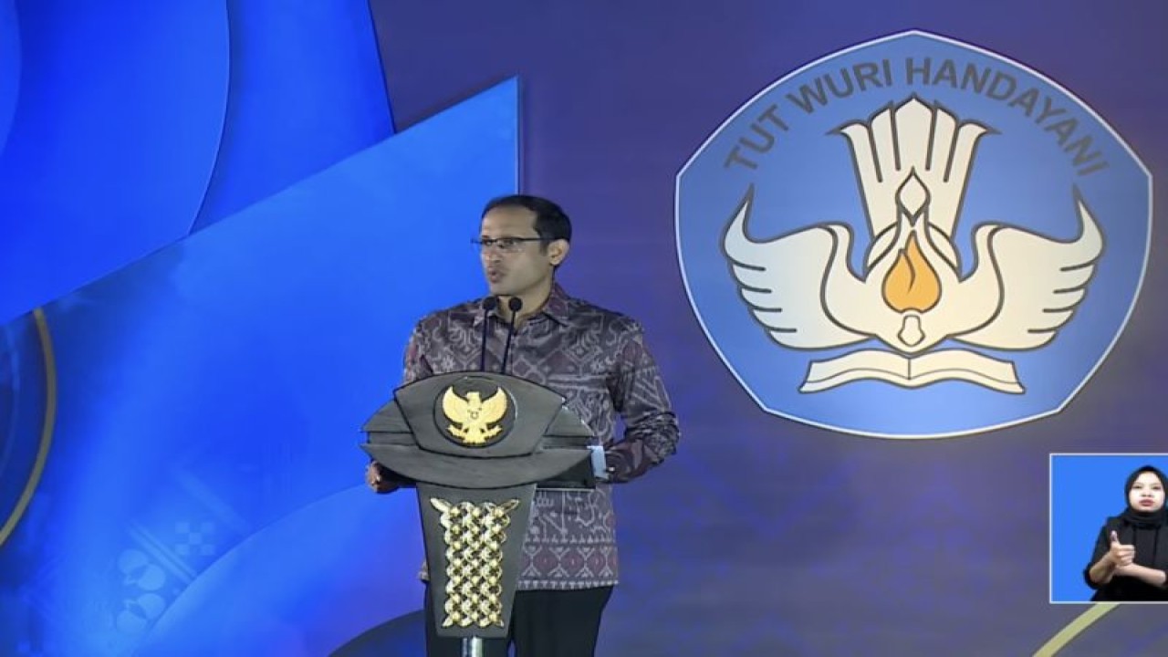 Menteri Pendidikan, Kebudayaan, Riset, dan Teknologi Nadiem Anwar Makarim dalam Peluncuran Merdeka Belajar Episode ke-25 di Jakarta, Selasa (8/8/2023). (ANTARA/AstridFaidlatulHabibah)