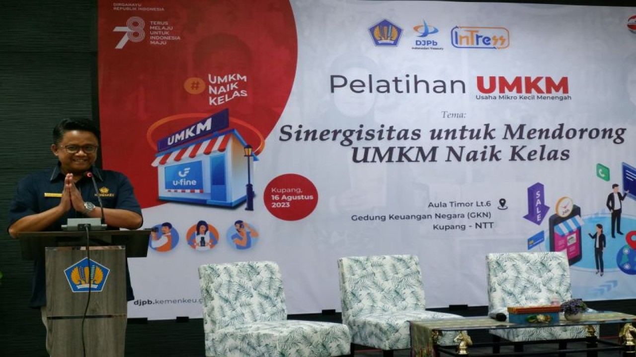 Kepala Kantor Wilayah Direktorat Jenderal Perbendaharaan Provinsi NTT Kemenkeu Catur Ariyanto Widodo membuka Pelatihan UMKM di Gedung Keuangan Negara, Kota Kupang, NTT, Rabu (16/8/2023). ANTARA/Fransiska Mariana Nuka
