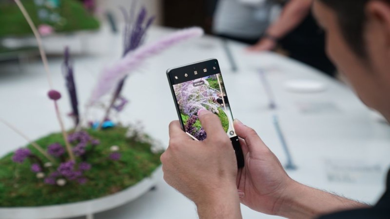 OPPO Indonesia menggelar First Sale OPPO Reno10 Series di OPPO Gallery Gandaria City Jakarta, Selasa (15/8). (ANTARA/HO/OPPO Indonesia)