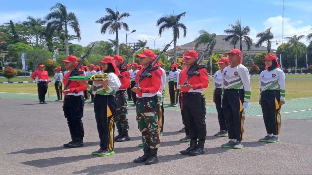 Anggota Pasukan Pengibar Bendera Pusaka (Paskibraka) di Provinsi Kepulauan Bangka Belitung mulai menjalani pelatihan peraturan baris berbaris (PBB) di Pangkalpinang, Jumat (11/8/2023) ANTARA/Aprionis.