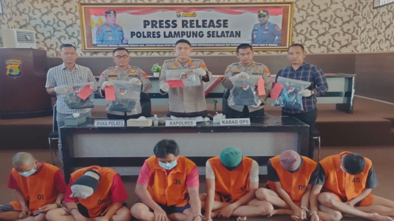 Suasana saat konferensi pers pelaku pembunuhan di Lampung Selatan. (ANTARA/HO-Humas Polres Lampung Selatan)