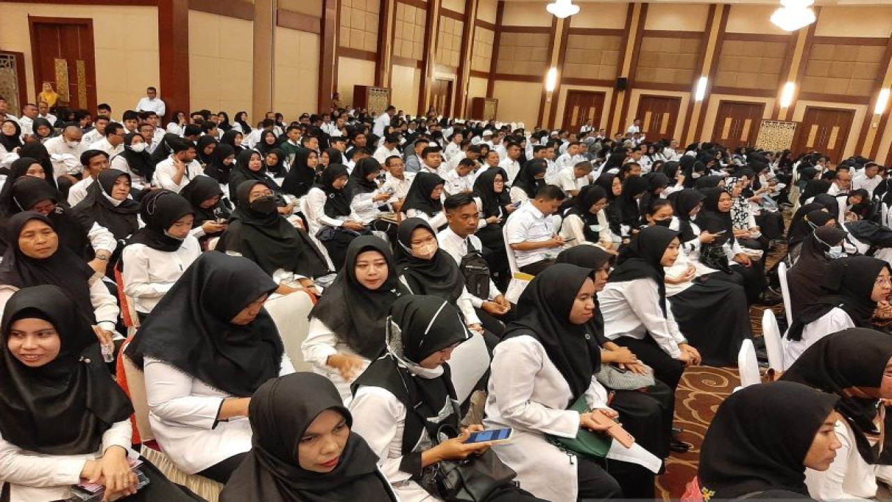 Pelantikan Pegawai Pemerintah dengan Perjanjian Kerja (P3K) di lingkup Pemprov Kepri tahun 2022. (Ogen)