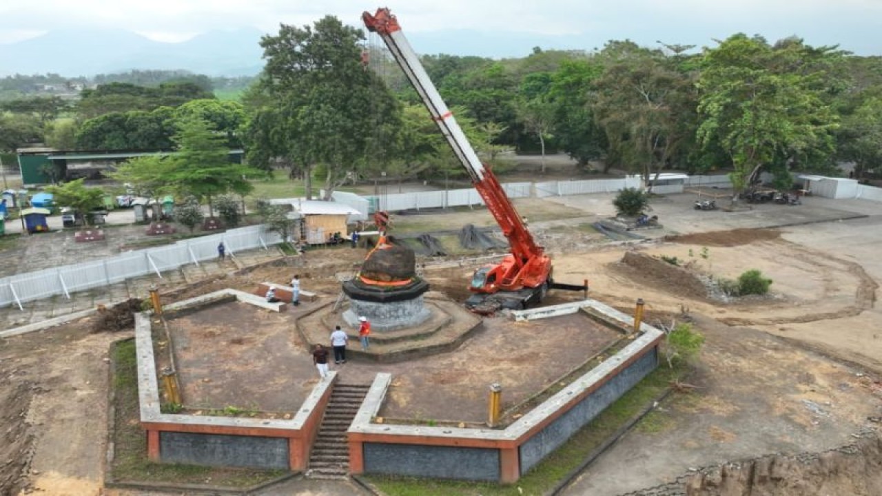 Proses pembangunan pembangunan ruang kreatif Teras Udayana senilai Rp5,6 miliar di Taman Bumi Gora Kota Mataram, Provinsi Nusa Tenggara Barat. (ANTARA/HO-dokumen pribadi)