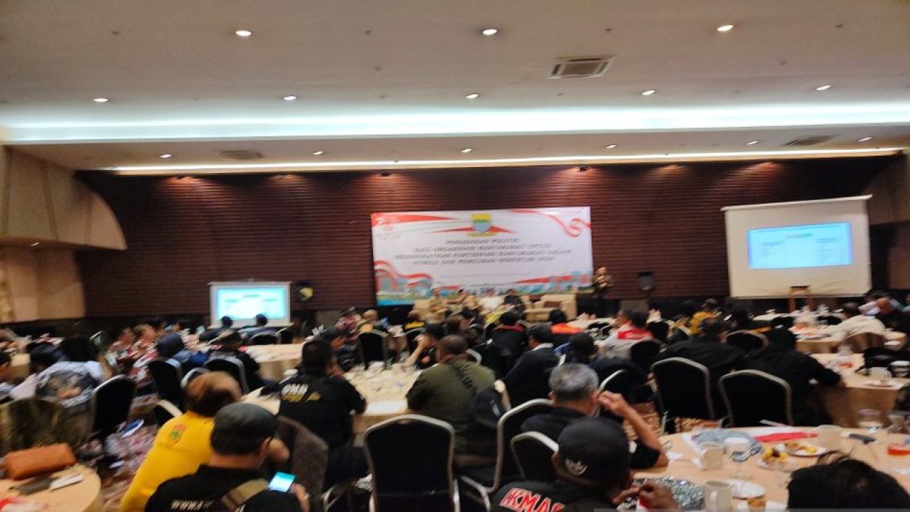 Situasi pendidikan politik bagi Organisasi Massa (Ormas) terkait Pemilu 2024 oleh Pemkot Bandung di FOX Hotel Bandung, Selasa (8/8/2023). (ANTARA/Ricky Prayoga)