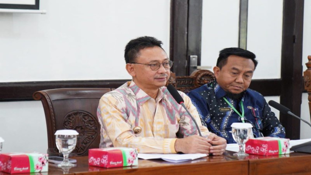 Lokakarya Pemangku Kepentingan kerja sama Bappeda Kota Pontianak bersama Gemawan, Hivos, Kota Kita dan peneliti program Riset Resilient Indonesia Slums Envisioned (RISE), di Aula Muis Amin Bappeda Kota Pontianak, Kamis.  (ANTARA/Prokopim PTk)