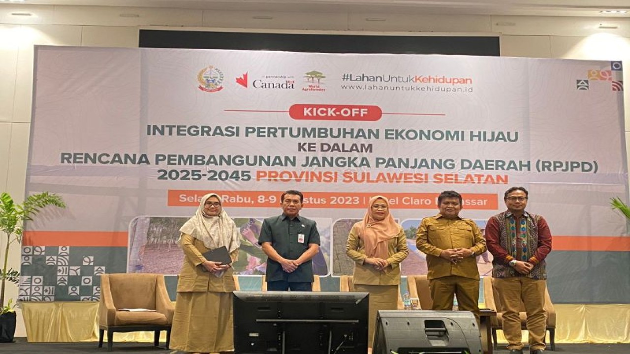 Pencanangan Integrasi Pertumbuhan Ekonomi Hijau ke dalam Rencana Pembangunan Jangka Panjang Daerah (RPJPD) Sulsel 2025- 2045 oleh Pemprov Sulsel bersama ICRAF Indonesia, di Makassar, Selasa (8/8/2023). ANTARA/Nur Suhra Wardyah