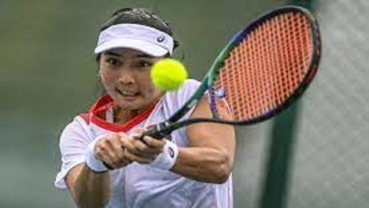 Petenis putri Indonesia Aldila Sutjiadi. (ANTARA FOTO/Muhammad Adimaja/foc.)