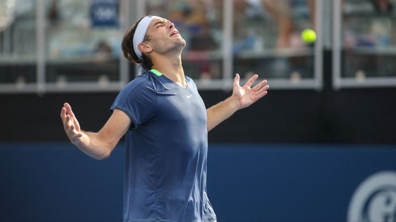 Petenis Taylor Fritz bereaksi usai mengalahkan Aleksandar Vukic dari Australia di final ATP Atlanta Open di Atlantic Station di Atlanta, Georgia, AS, Minggu (30/7/2023). ANTARA/AFP/Getty Images/Brett Davis/aa.