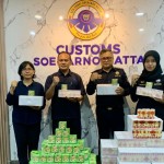 Petugas Bea dan Cukai Soetta saat menunjukan barang bukti obat ilegal hasil pengungkapan penyelundupan. (HO/BC Soetta)-1692772030